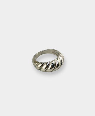 Croisant ring silver