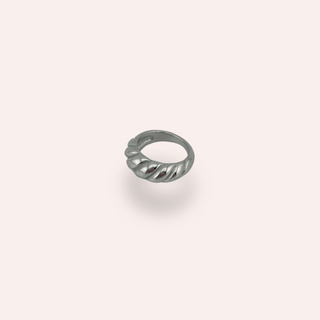 Croisant ring silver