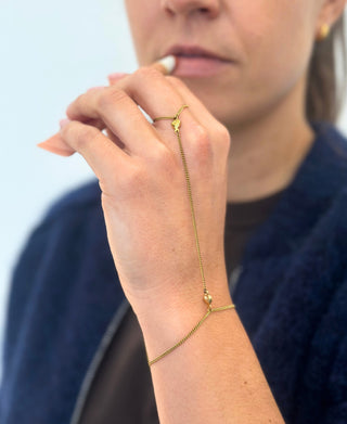 Micro Heart Flow Hand Chain - Gold