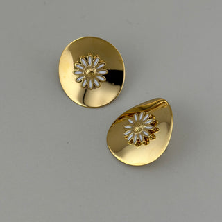 Daisy studs