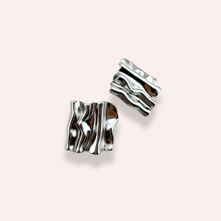 Helio Silver studs