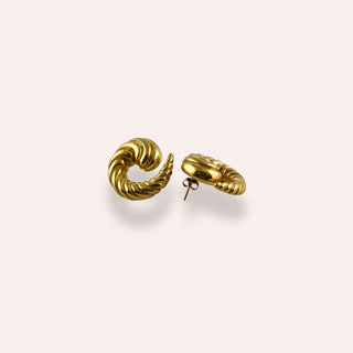 Lily Wonderland Studs Gold