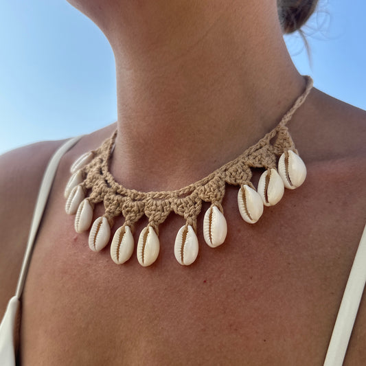 Beige shell necklace
